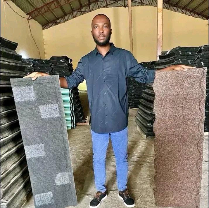 Close-up of bond roof panel detail