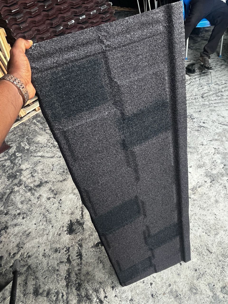 Shingle Roof — Full roof view on family home